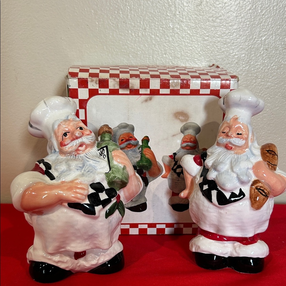 Festive  Vintage SetChef Salt and Pepper Shaker Set Dres